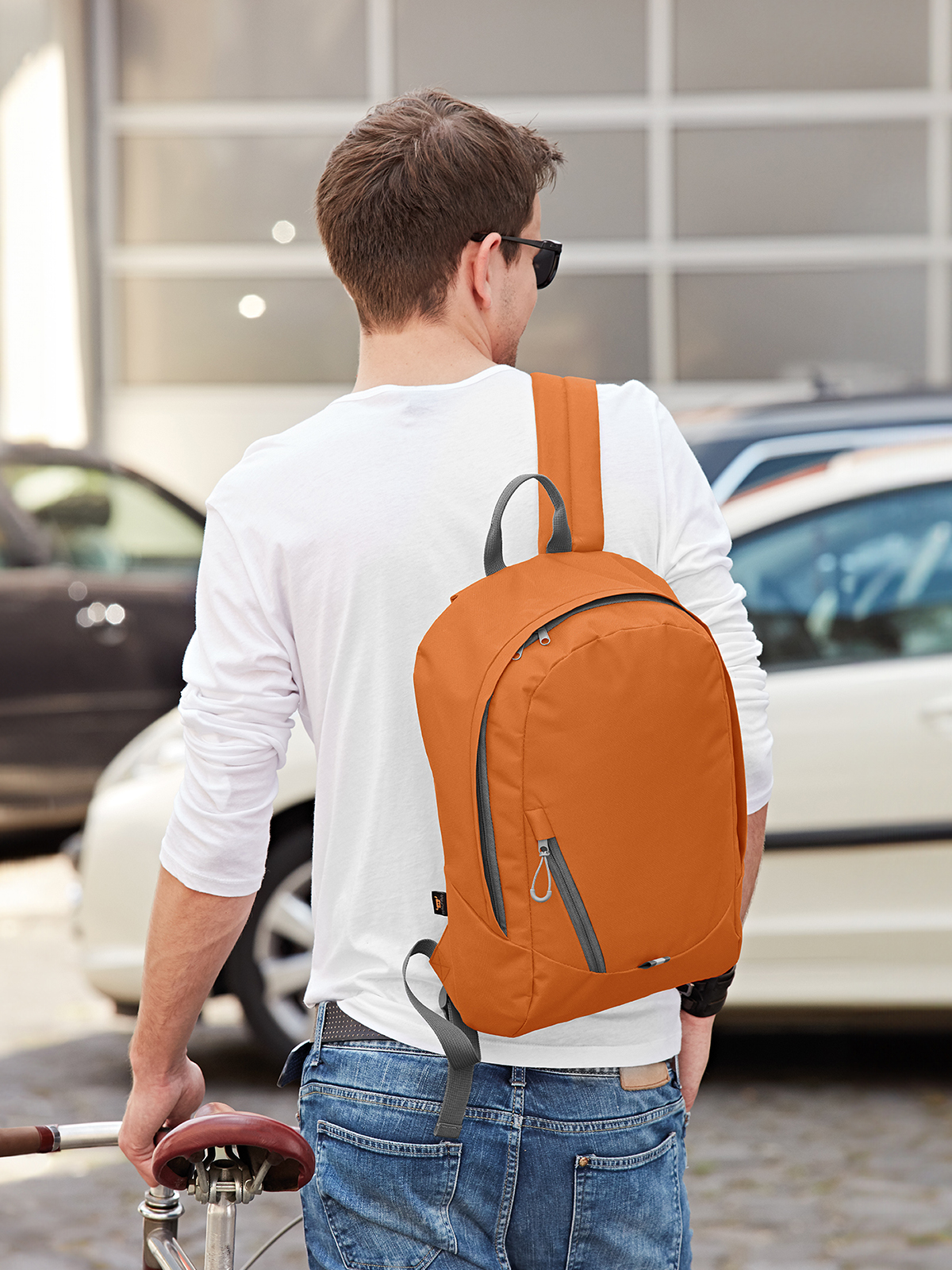 Rucksack SOLUTION orange mit Model