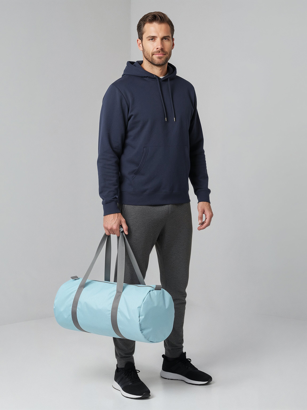 Sporttasche CANNY hellblau mit Model