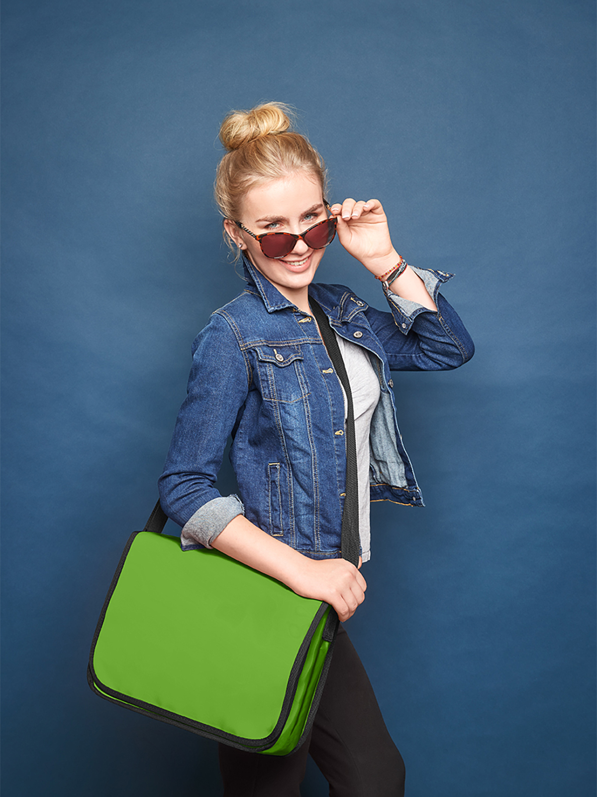 LorryBag® ECONOMY apple-green featuring a model