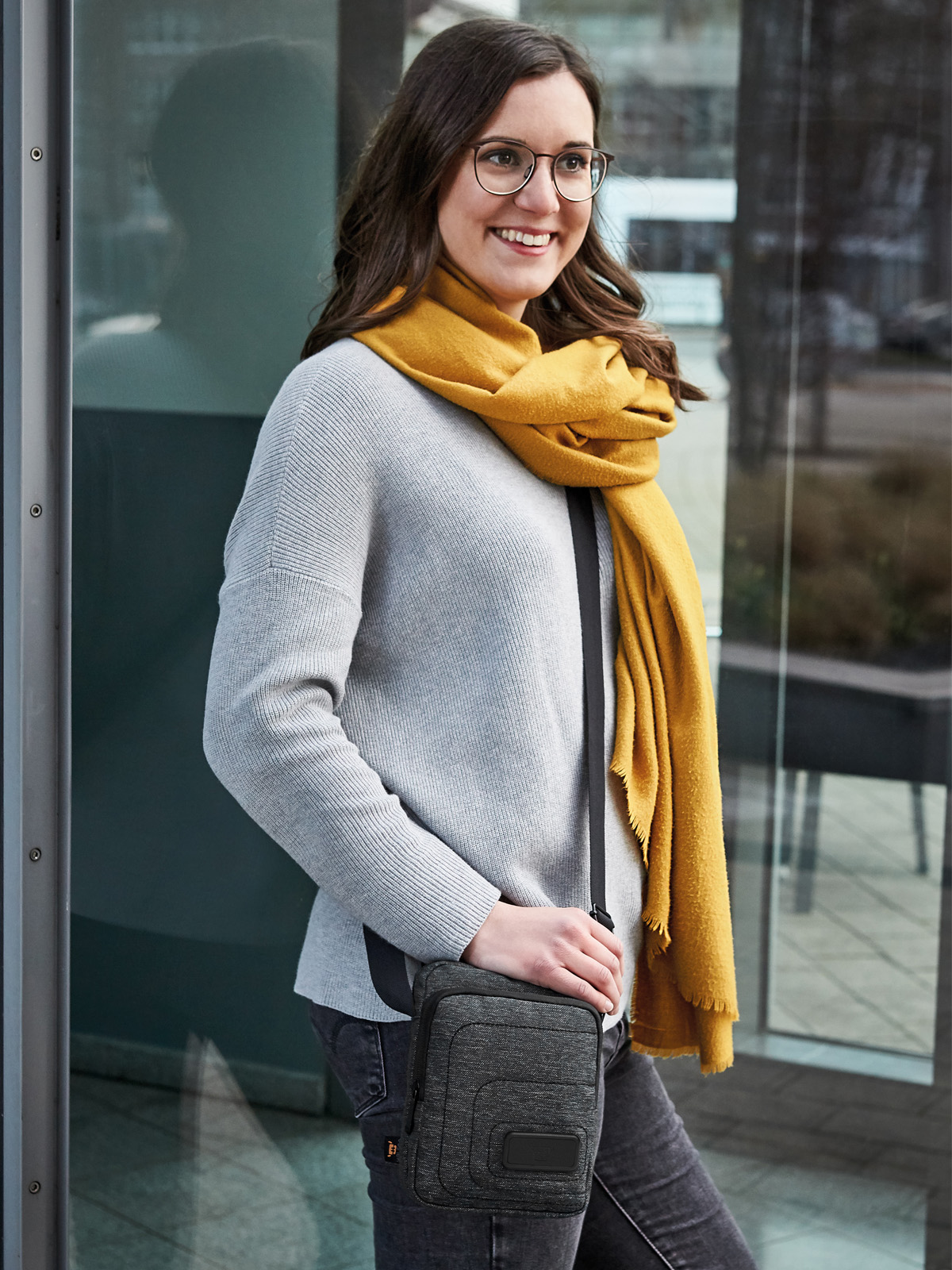 CrossBag FRAME schwarz-grau-meliert frontal