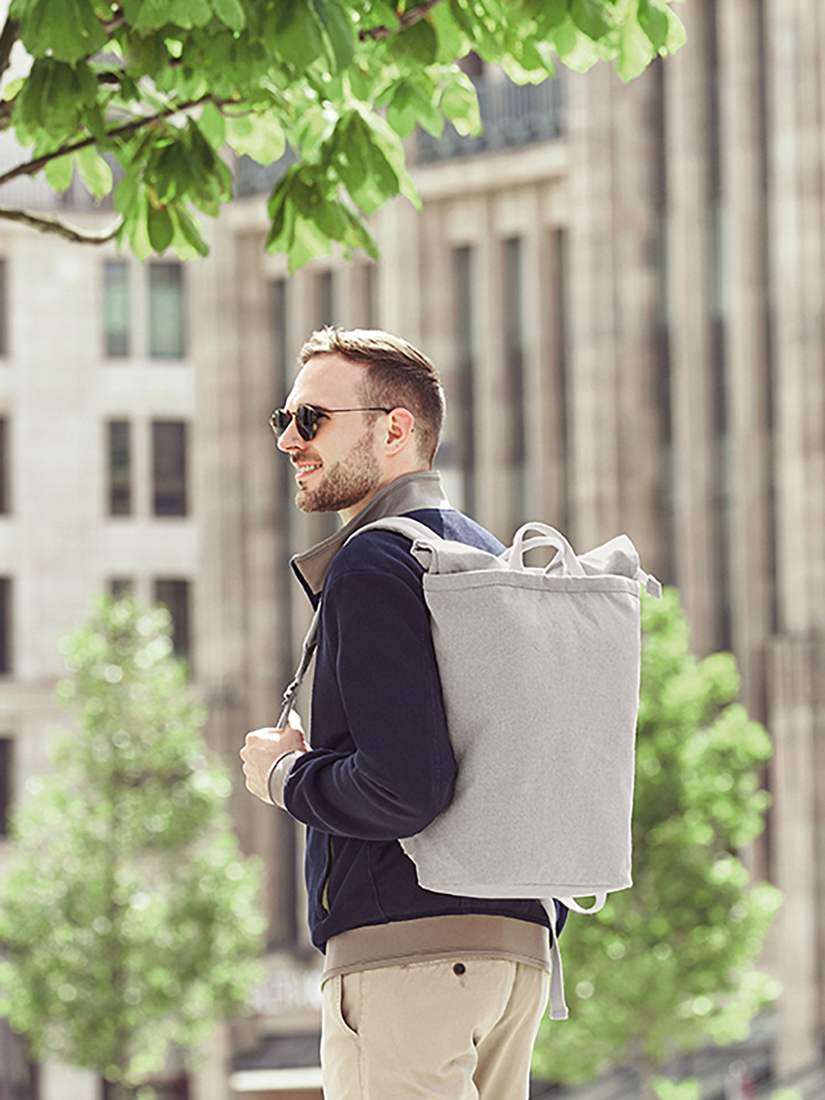 Rucksack LOOM natur mit Model