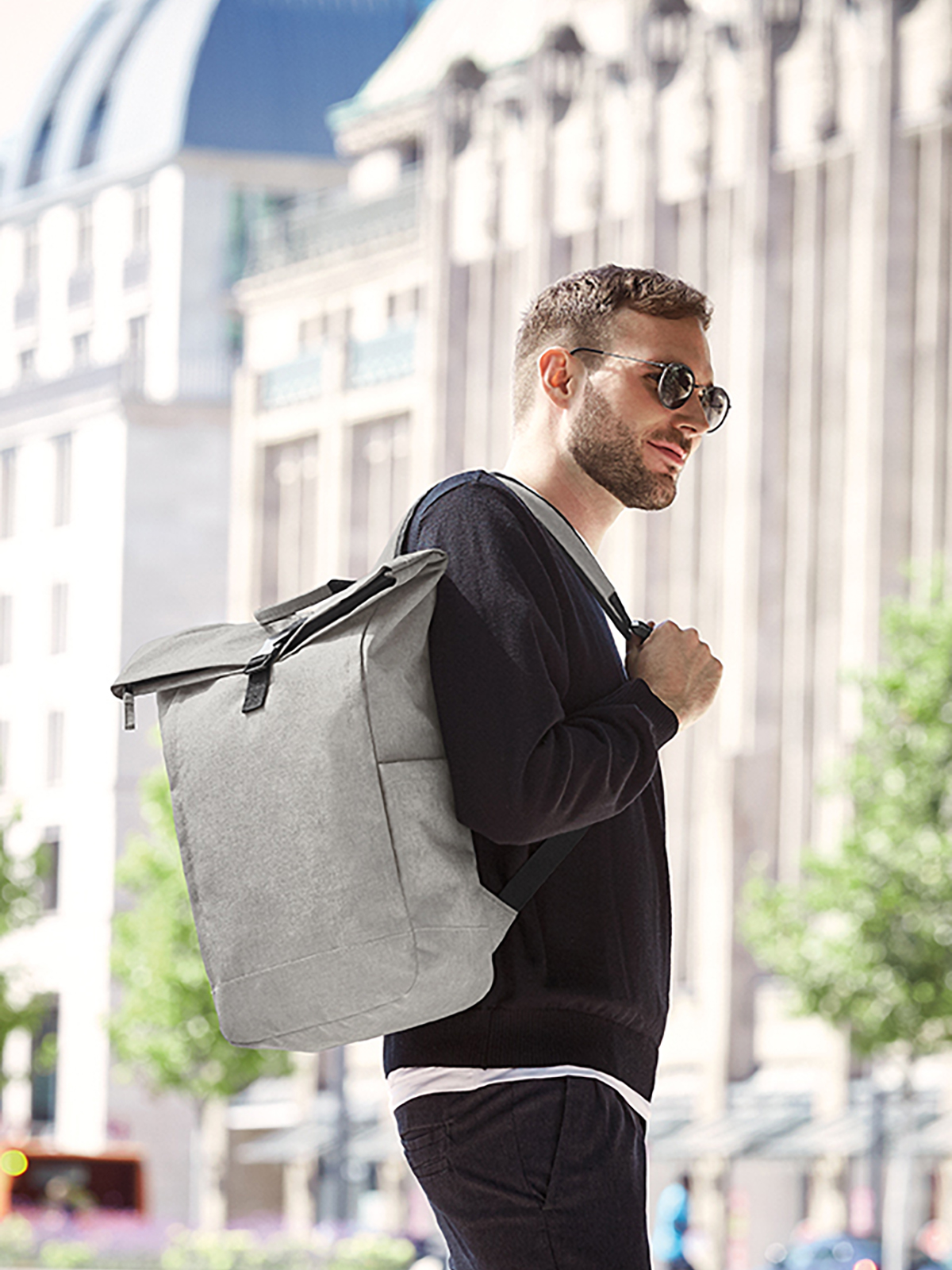 Laptop-Rucksack CIRCLE hellgrau-meliert mit Model