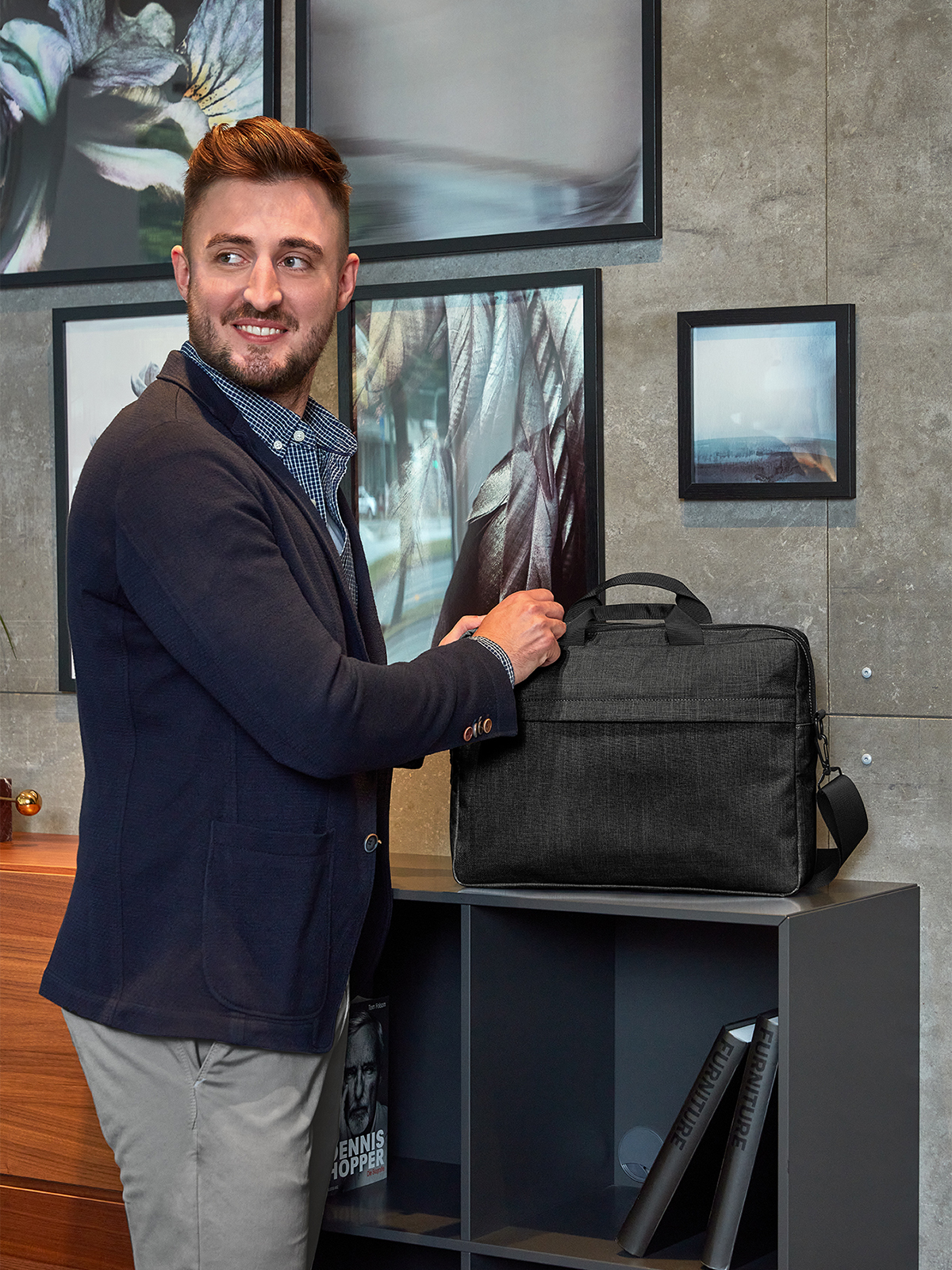 notebook bag EUROPE black-sprinkle featuring a model