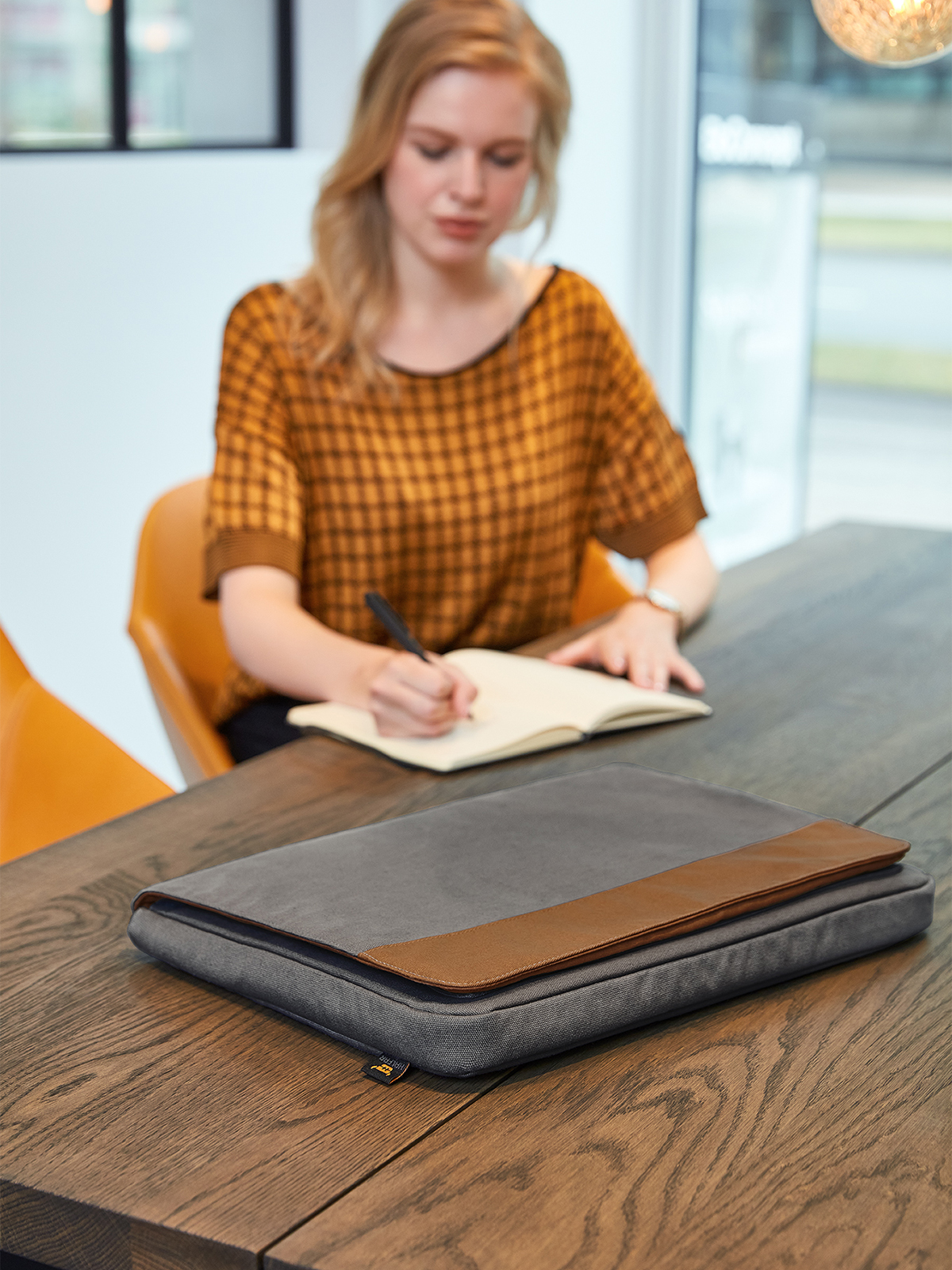 sleeve LIFE grey-brown featuring a model