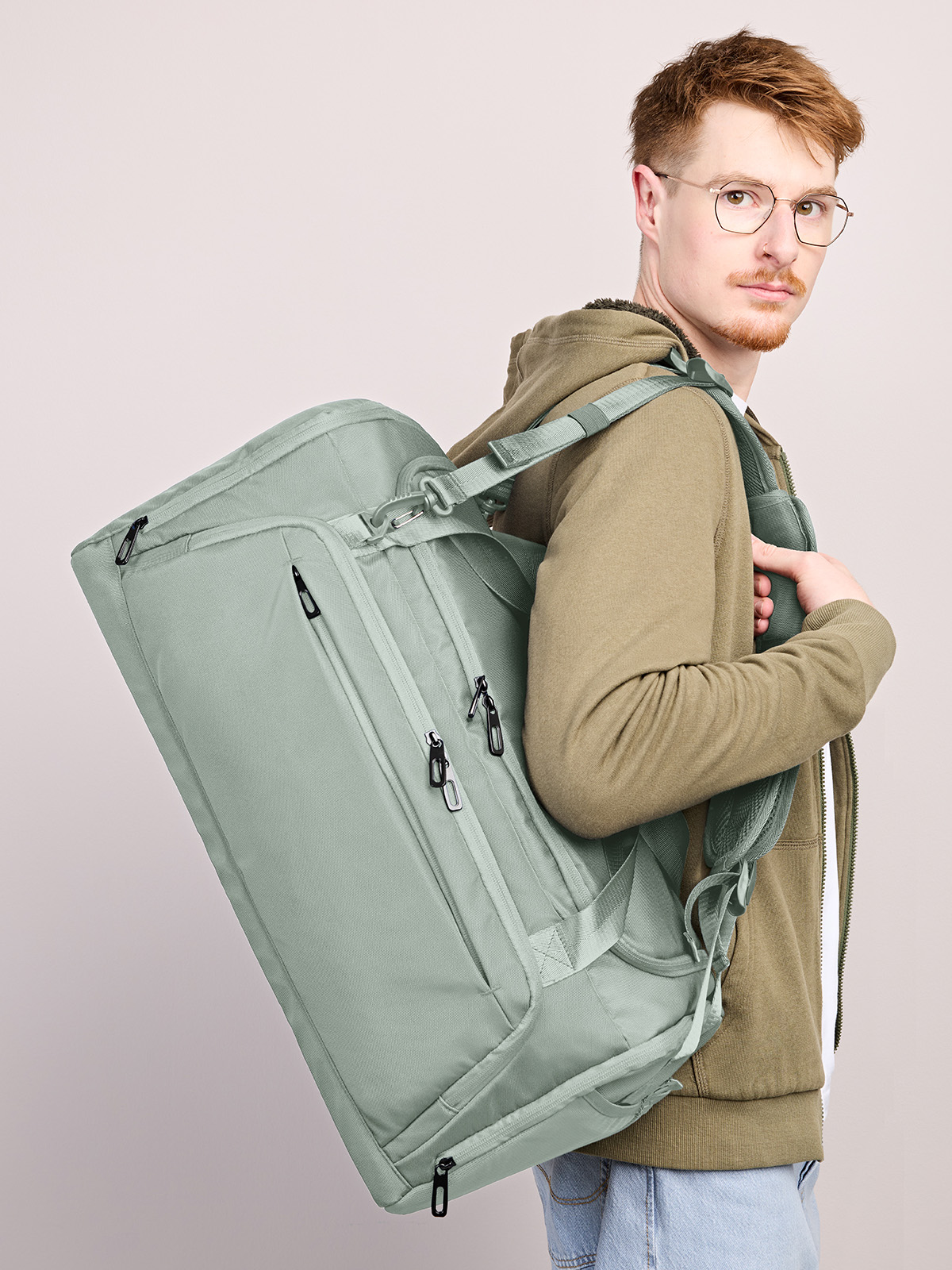 Sport-/Reisetasche SOLID gruengrau mit Model