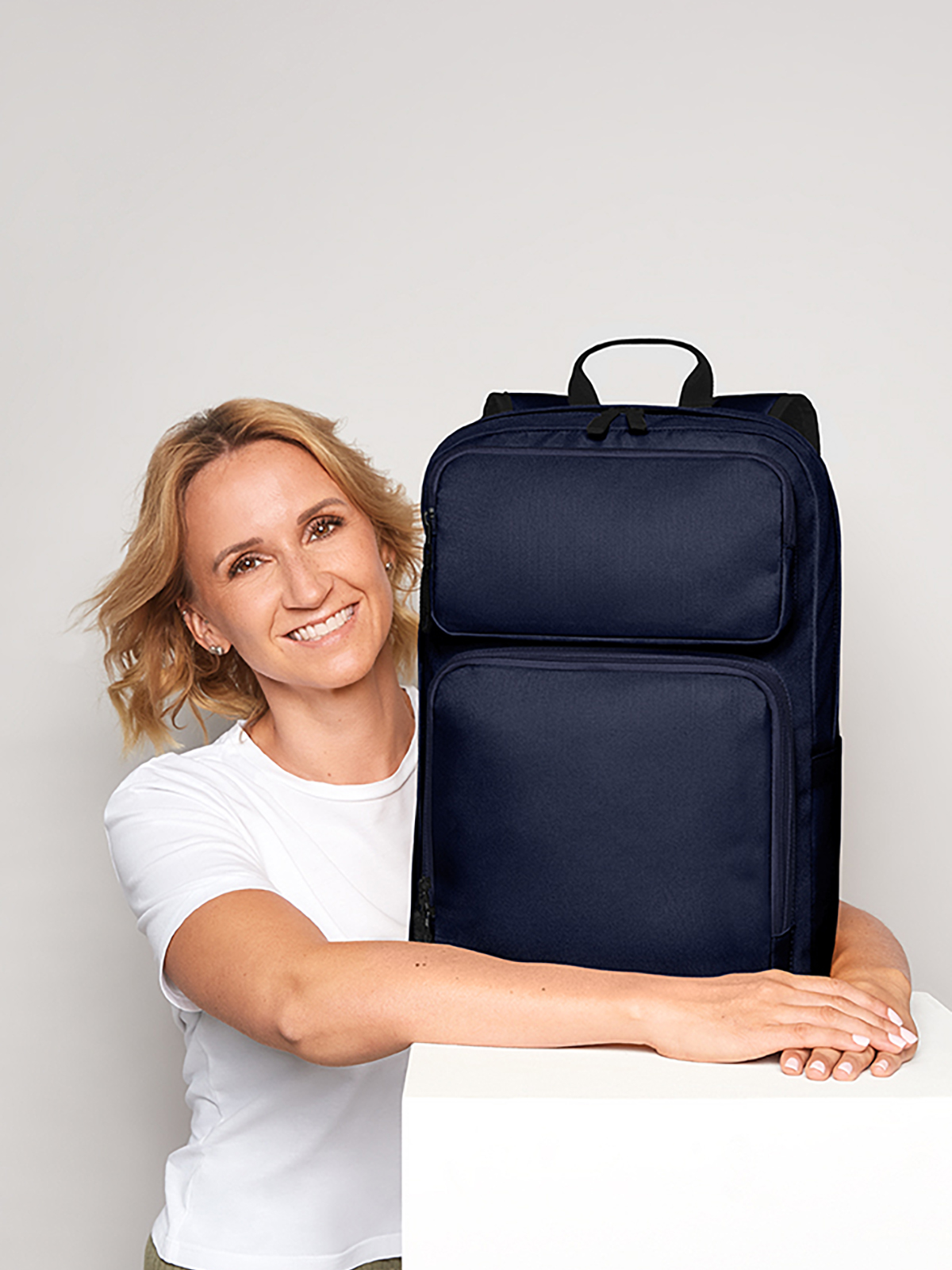 notebook backpack FELLOW navy featuring a model