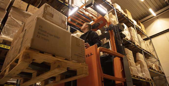 Portraetmotiv zum Erfahrungsbericht eines Mitarbeiters aus der Halfar Logistik.