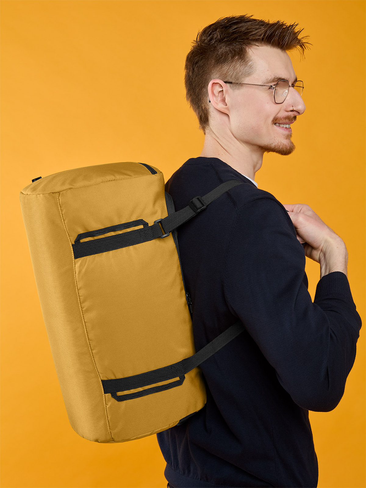 Sport-/Reisetasche LOOP amber mit Model