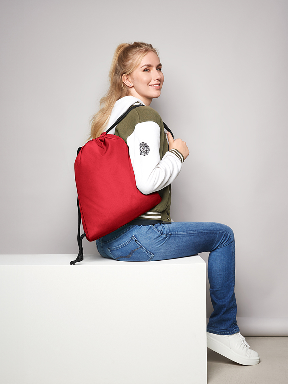 Zugbeutel CARE rot mit Model