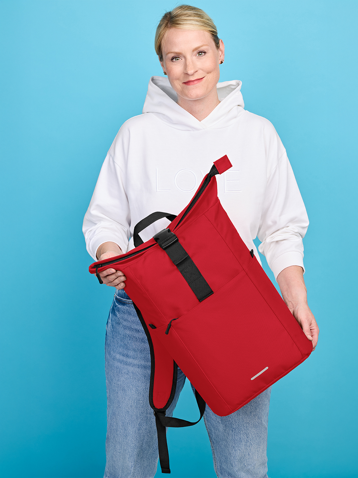 backpack BASIC red featuring a model