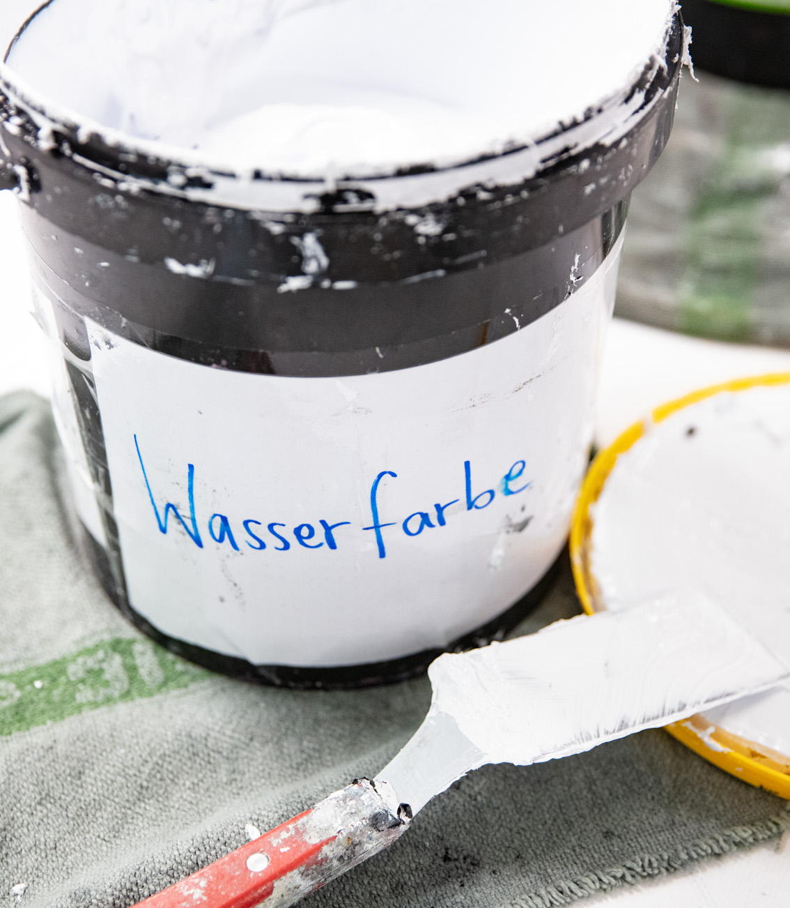 Eimer mit Wasserfarbe für Siebdruck und textile Veredelung bei prosigno