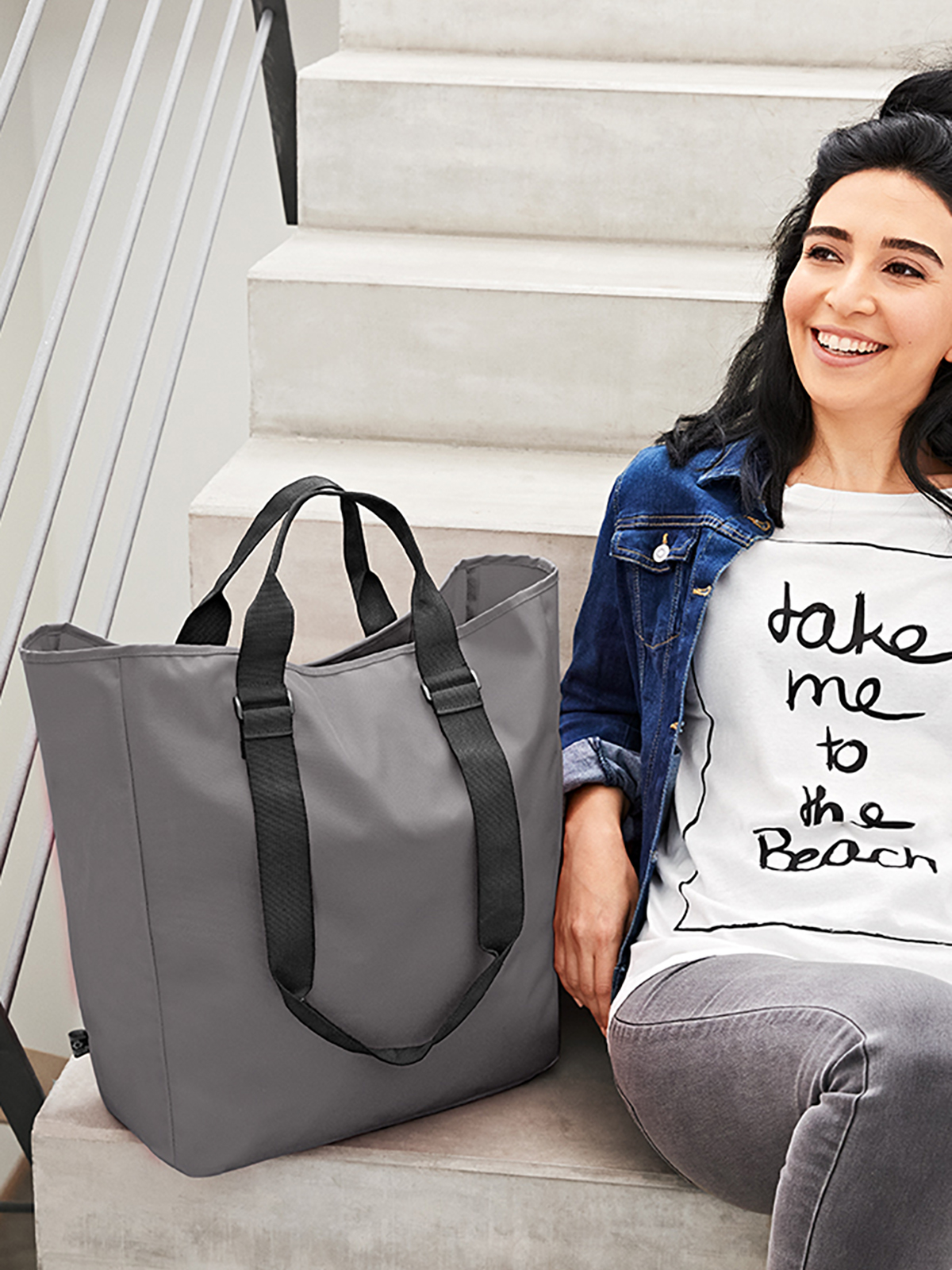 shopper DAILY anthracite featuring a model