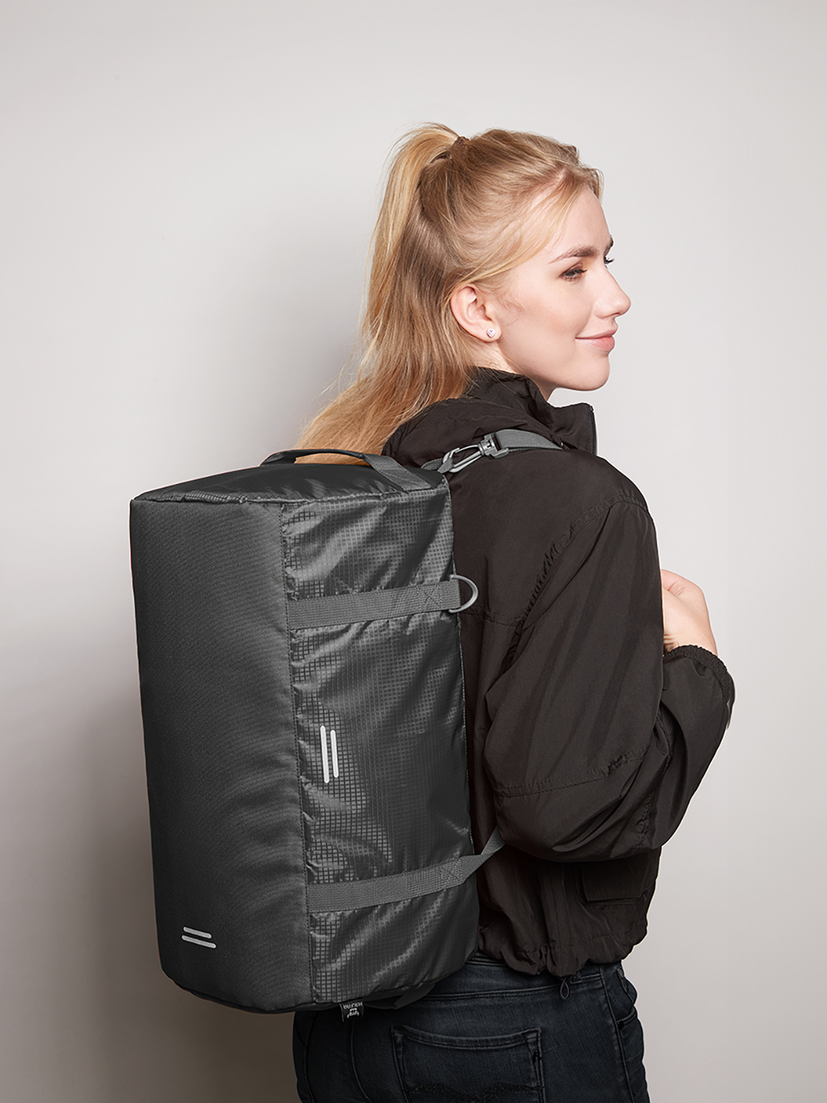 Sporttasche OUTDOOR anthrazit mit Model