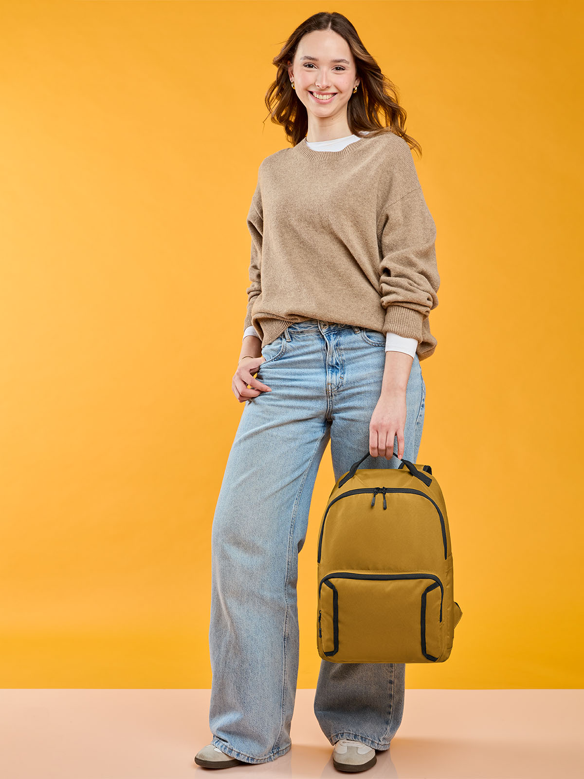 Daypack LOOP amber mit Model