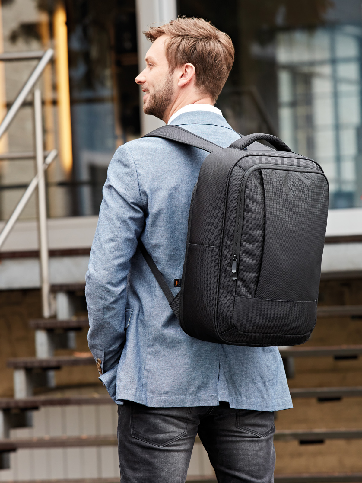 Business-Notebook-Rucksack GIANT schwarz mit Model
