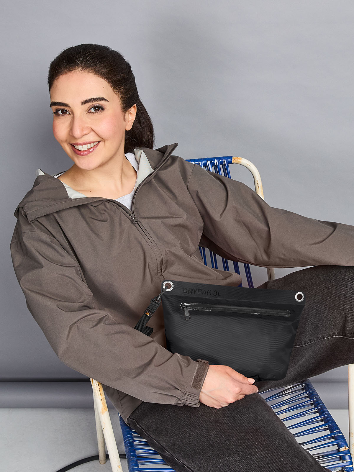 zipper bag DRYBAG black featuring a model