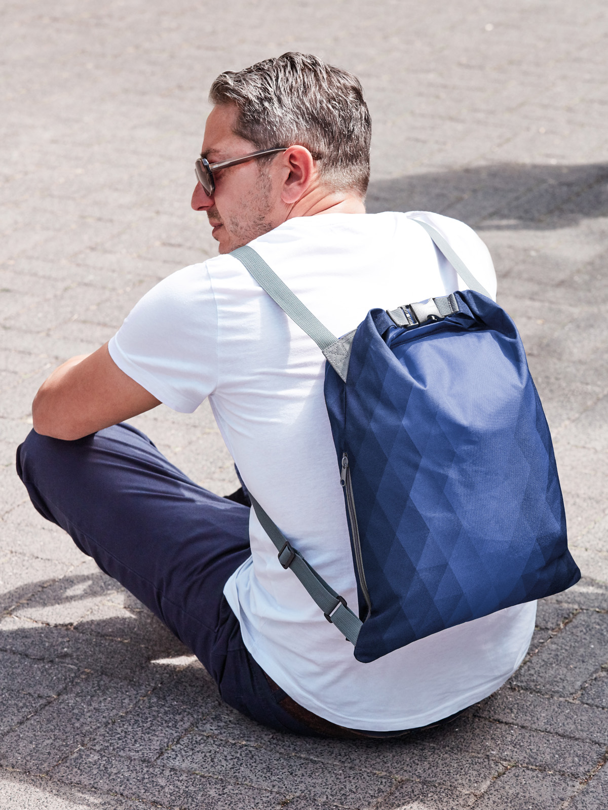 Rucksack DIAMOND royalblau mit Model