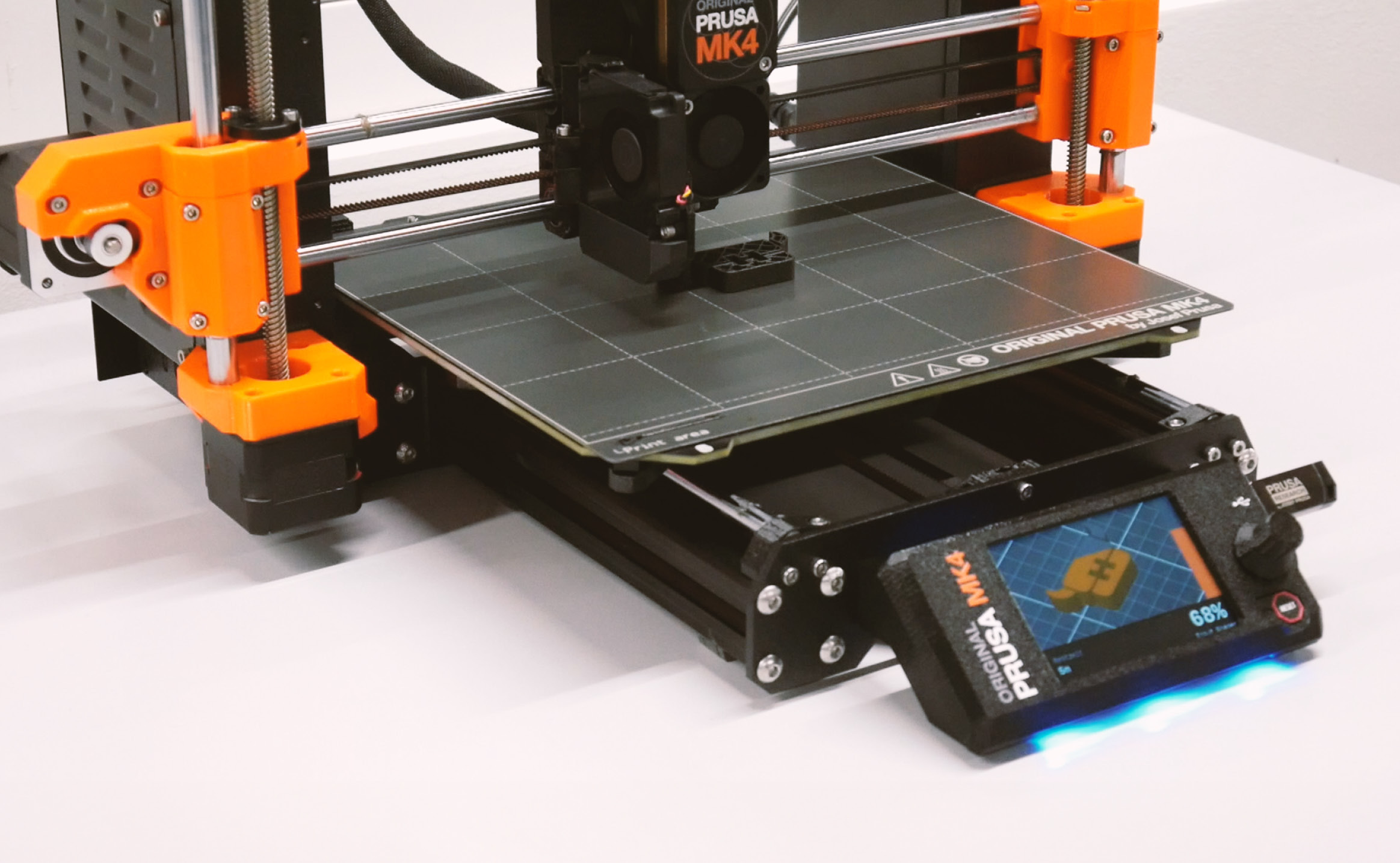 3D-Drucker im Musterbau zur Entwicklung von Prototypen für individuelle Taschen
