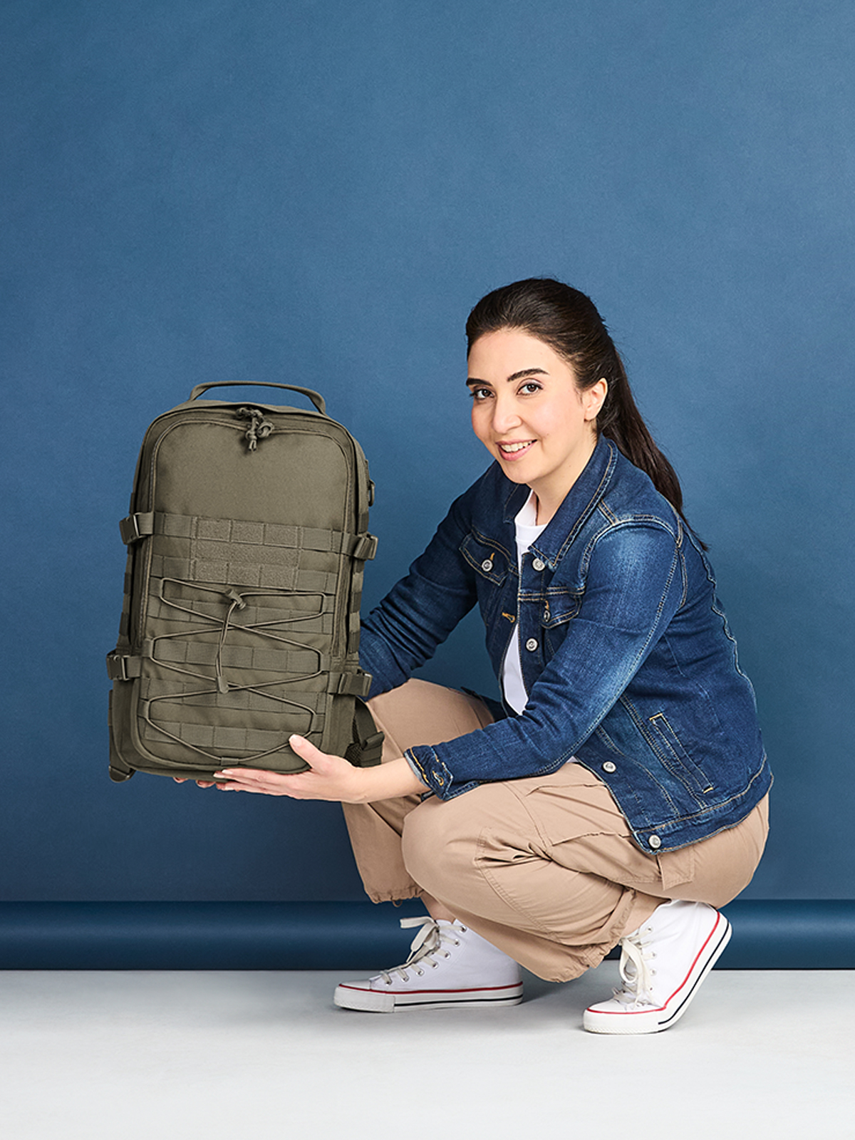 Notebook-Rucksack MOLLE oliv mit Model