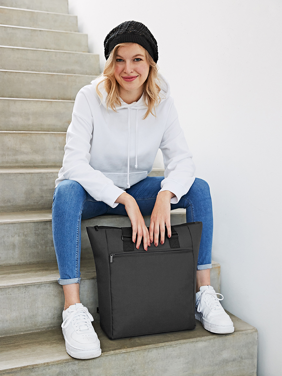 Kuehlshopper DAILY schwarz mit Model