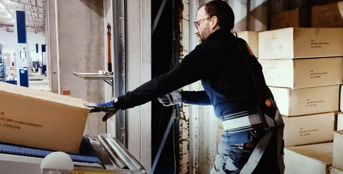 Exoskelett-Ausladen-LKW-Lager-690x350px