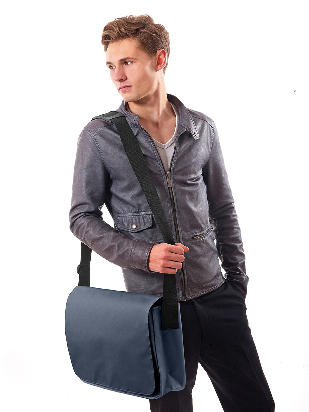 shoulder bag STYLE navy featuring a model