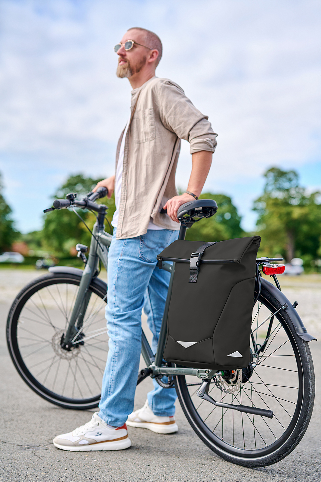 Fahrradrucksack ORBIT schwarz mit Model