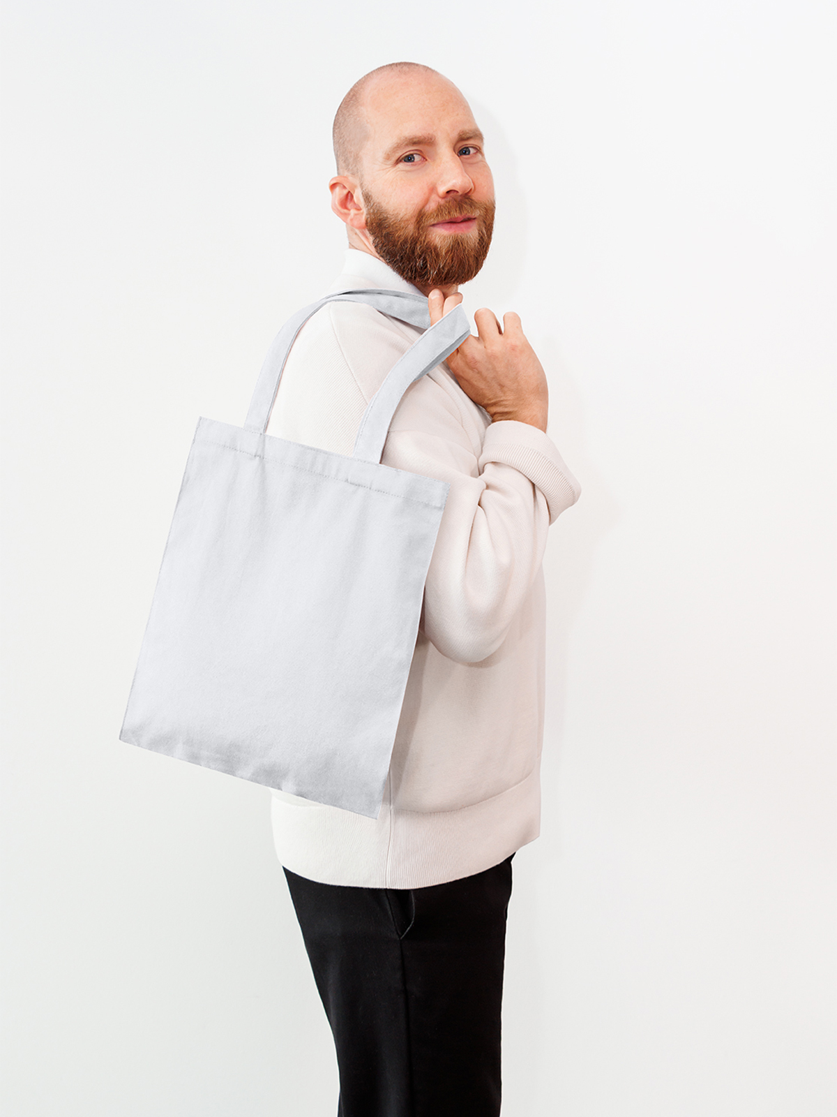 shopper MALL white featuring a model