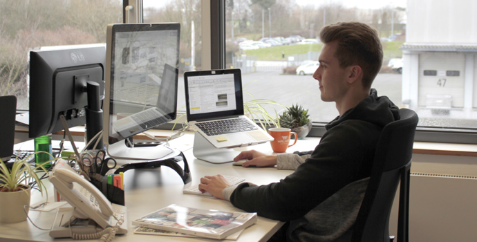 AZUBIS IM INTERVIEW: INDUSTRIE