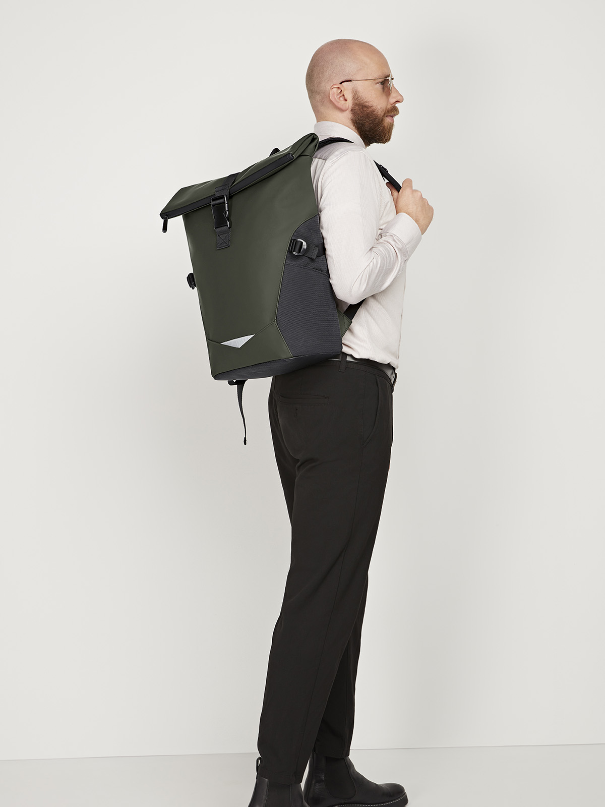 Notebook-Rucksack ORBIT oliv mit Model
