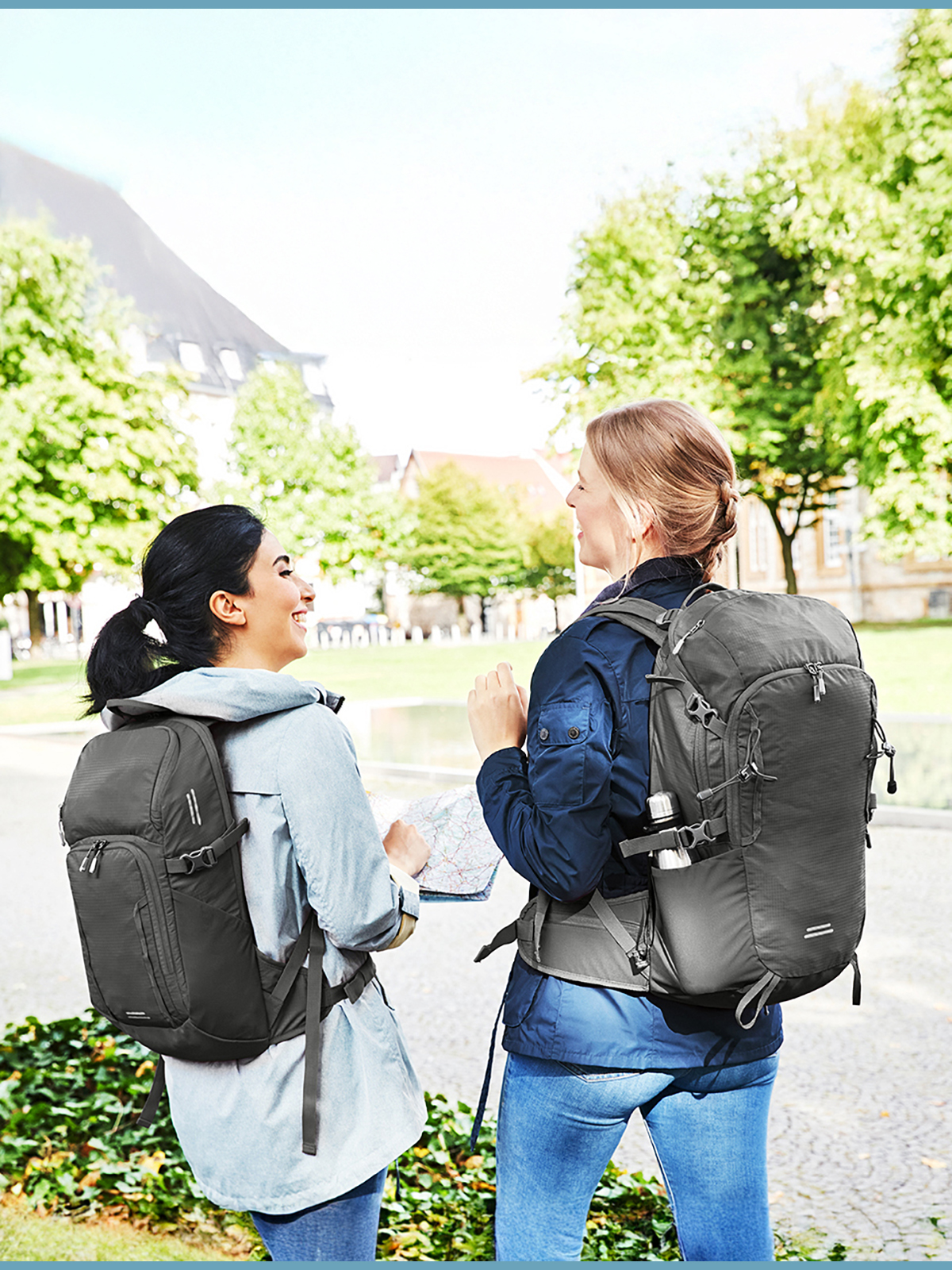 Daypack und Rucksack OUTDOOR anthrazit getragen auf dem Ruecken