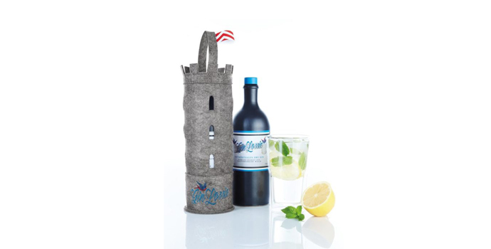Graue Filztasche fuer Gin Lossie mit Stickerei und Tragegriff in Form der Sparrenburg.