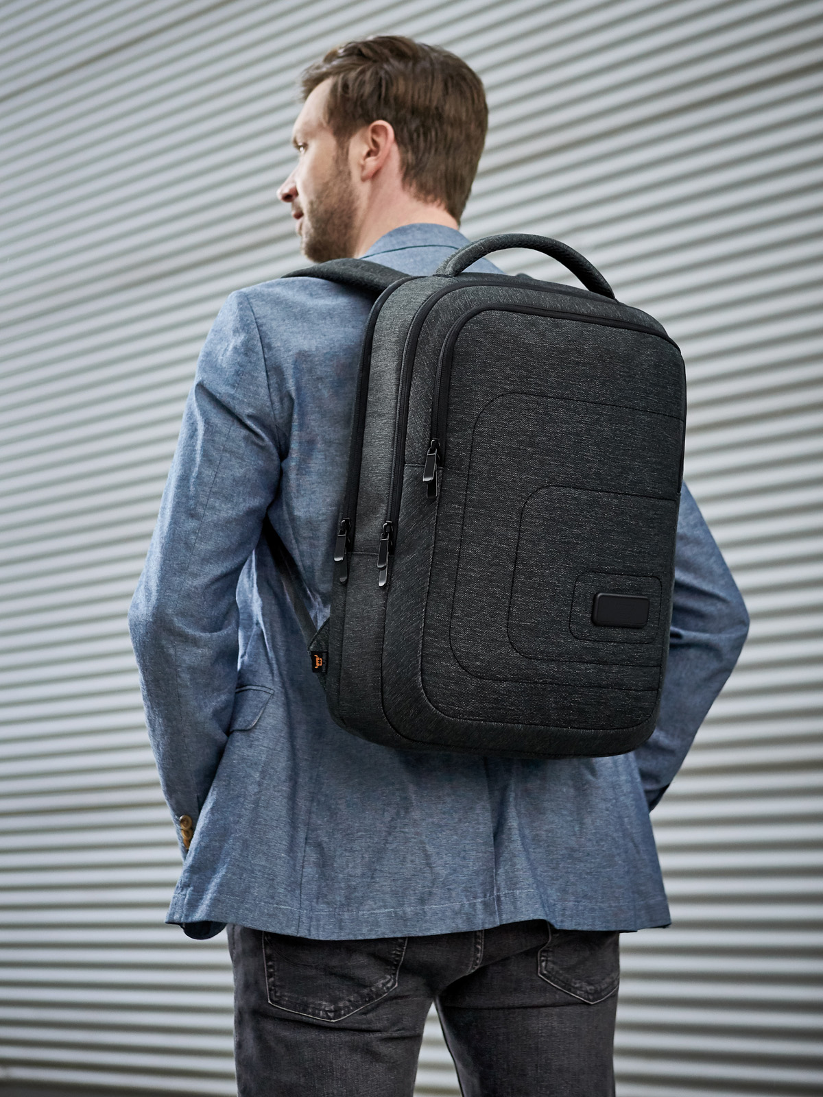 Notebook-Rucksack FRAME schwarz-grau-meliert vorne links