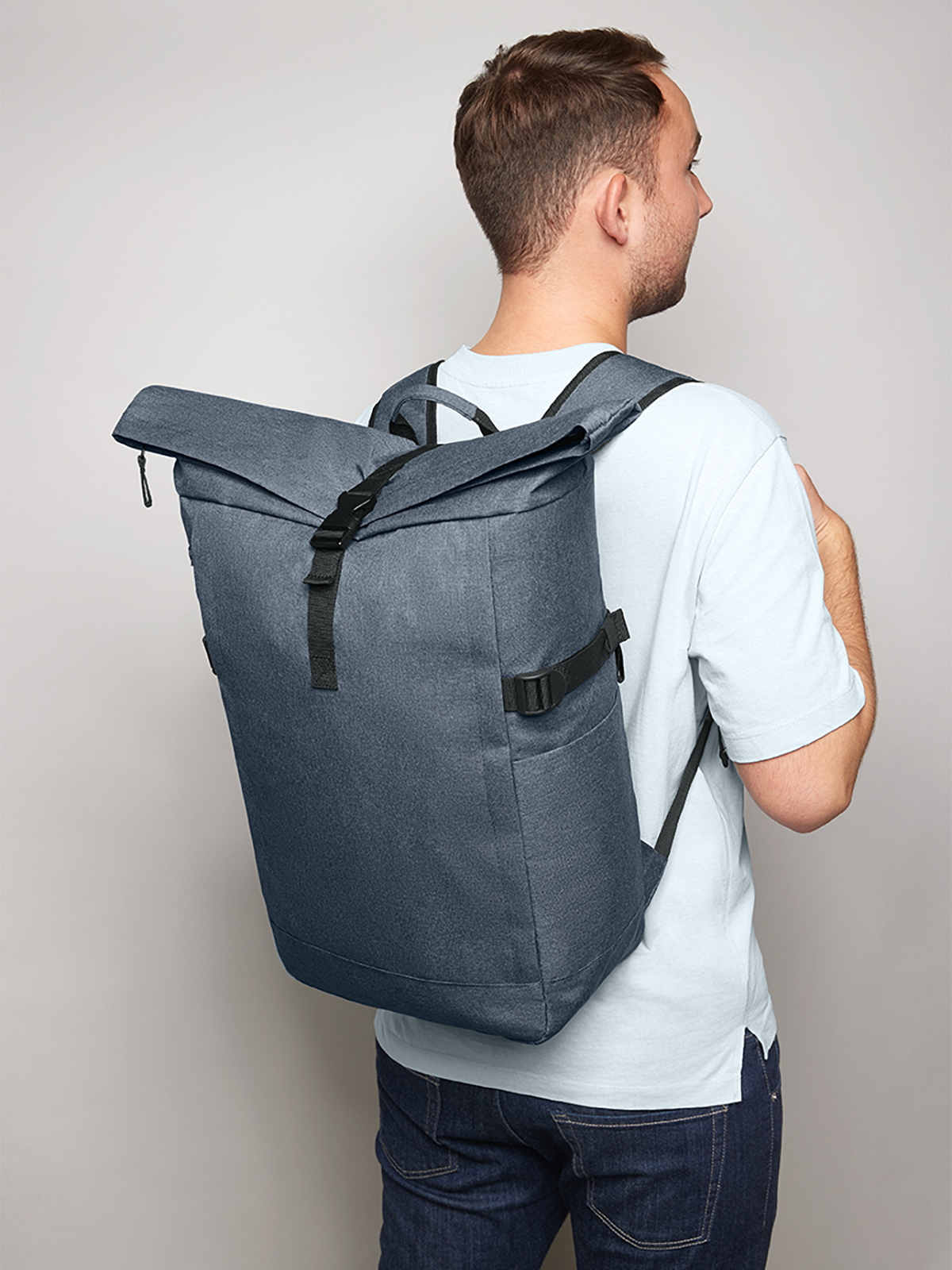 Notebook-Rucksack CIRCLE L blau-grau-meliert mit Model
