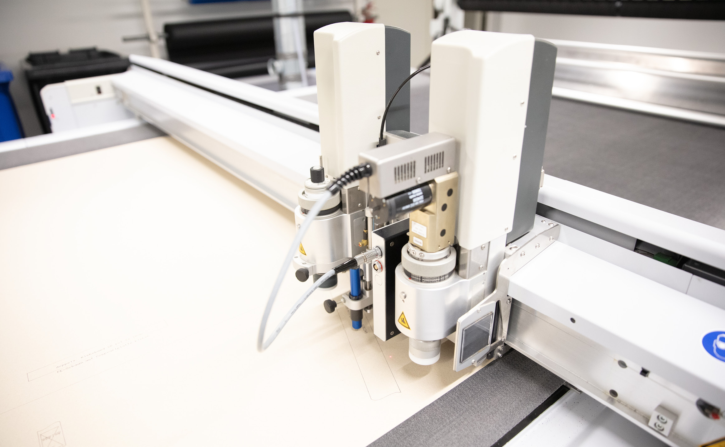Digitaler Zuschnitt im Prototyping für passgenaue Taschenteile im Musterbau