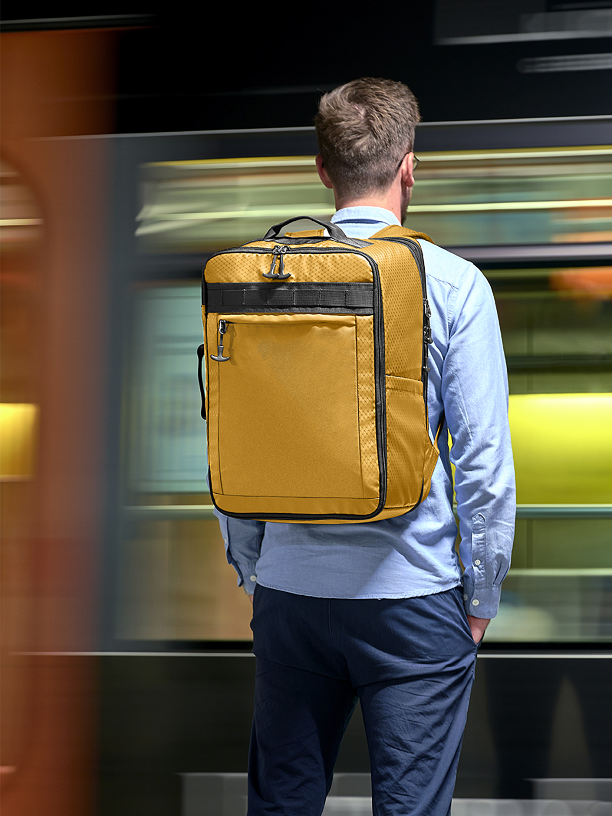 Reise-Rucksack ACTIVE senfgelb mit Model