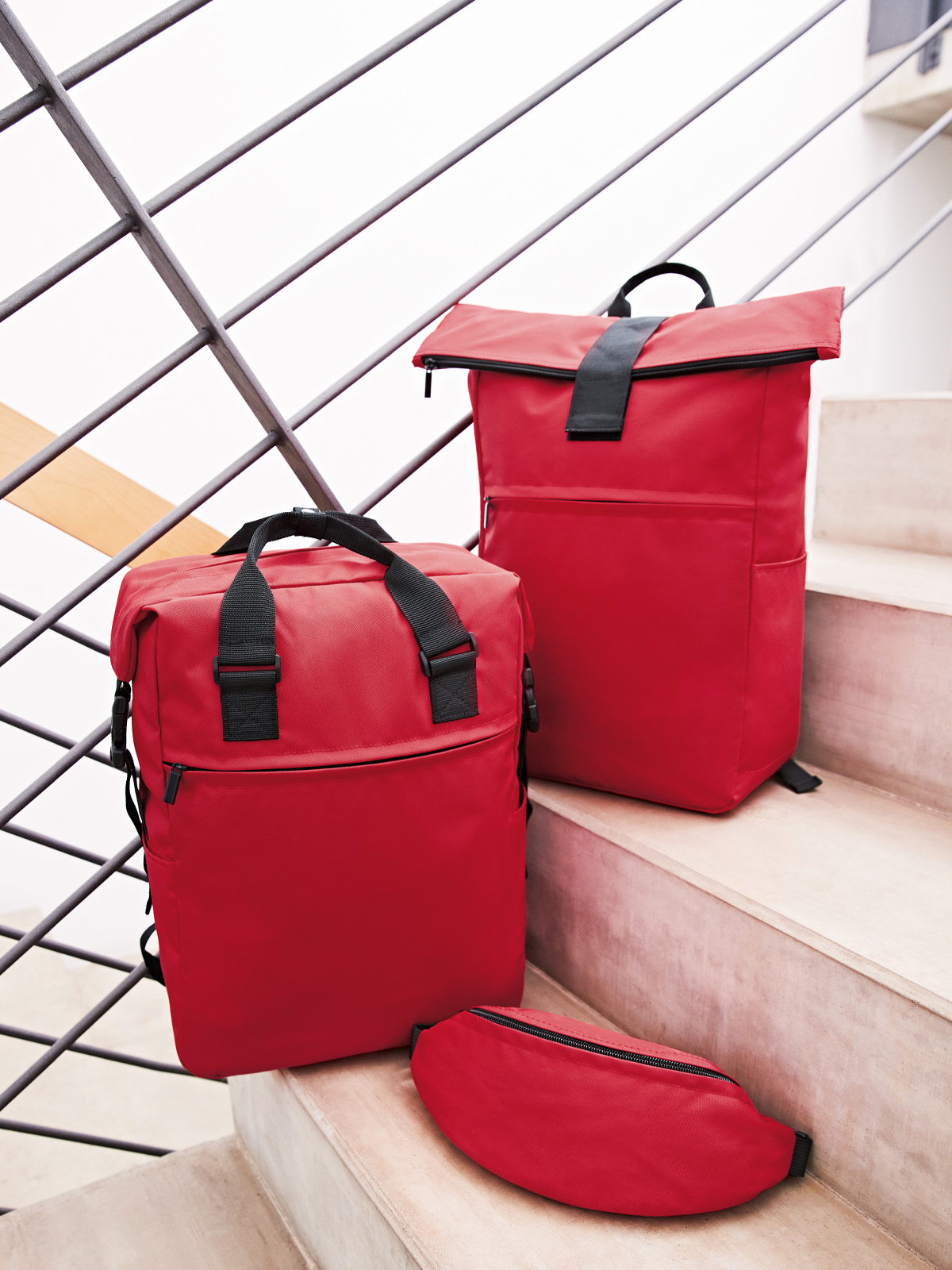 Serie DAILY rot auf Treppe