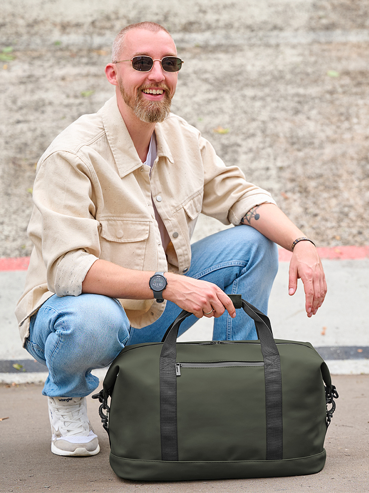 Sport-/Reisetasche PURE oliv mit Model