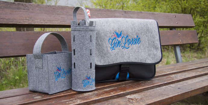 Gin Lossie Tasche aus Filz mit passendem Flaschenhalter und kleiner Geschenkbox