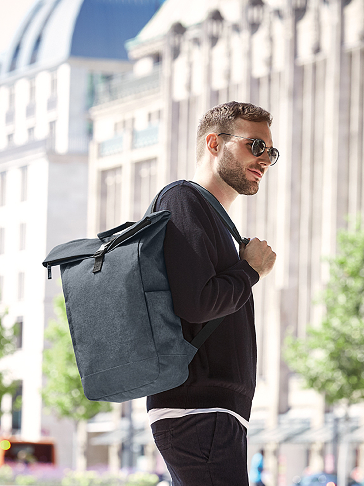 Laptop-Rucksack CIRCLE blau-grau-meliert mit Model