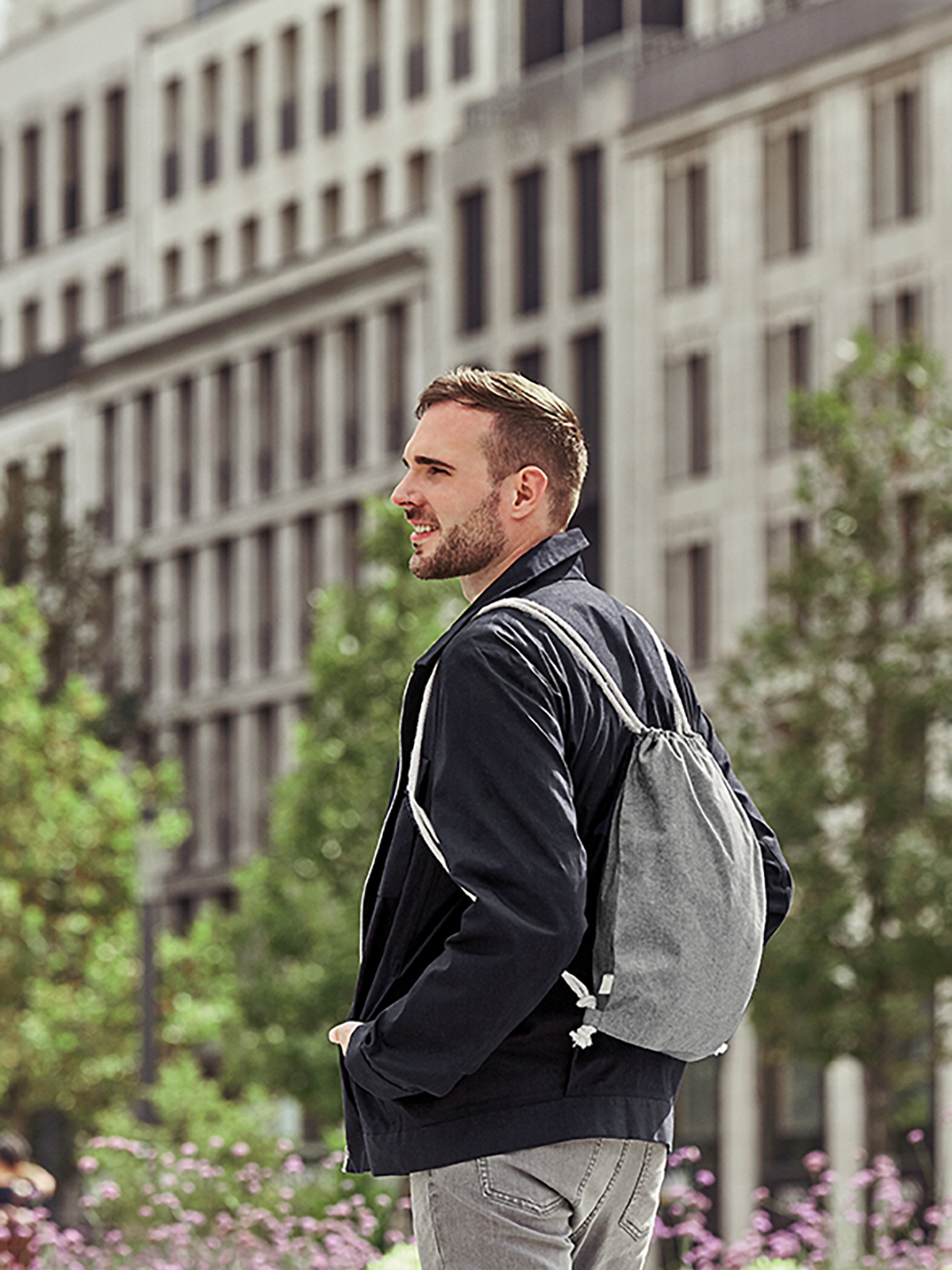 Zugbeutel PLANET hellgrau mit Model