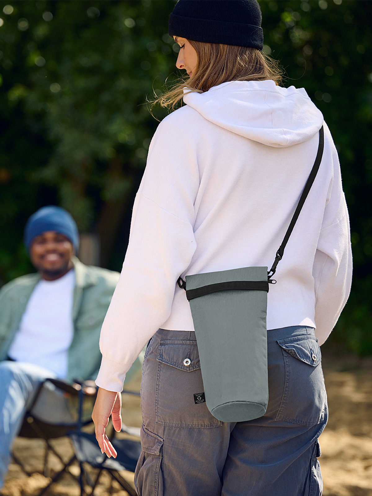 thermo bag BOTTLE medium-grey featuring a model
