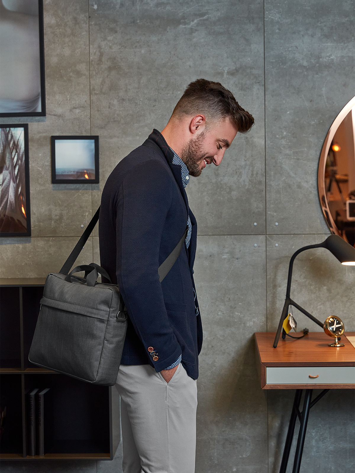 notebook bag EUROPE grey-sprinkle featuring a model