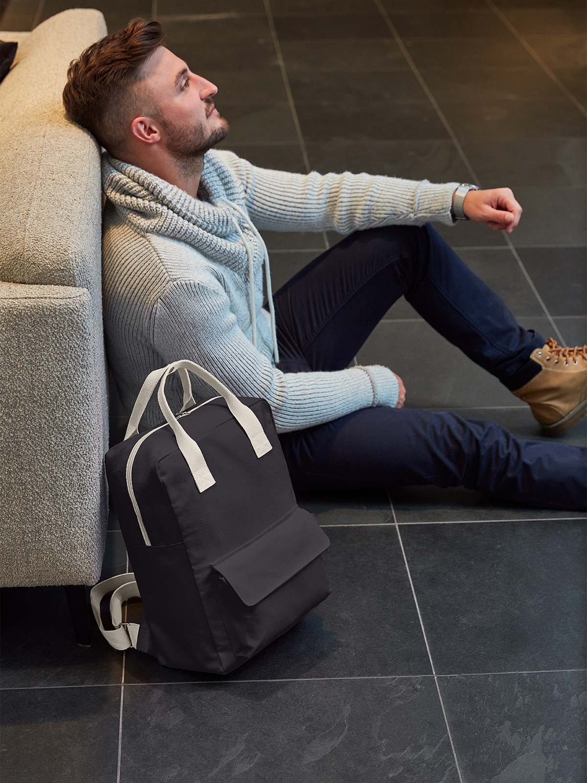 Rucksack LIKE schwarz mit Model