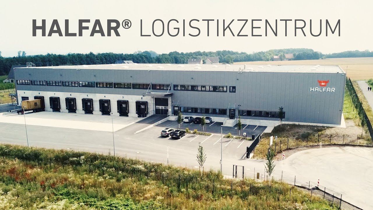 Frontalansicht des HALFAR® Logistikzentrums bei Tag