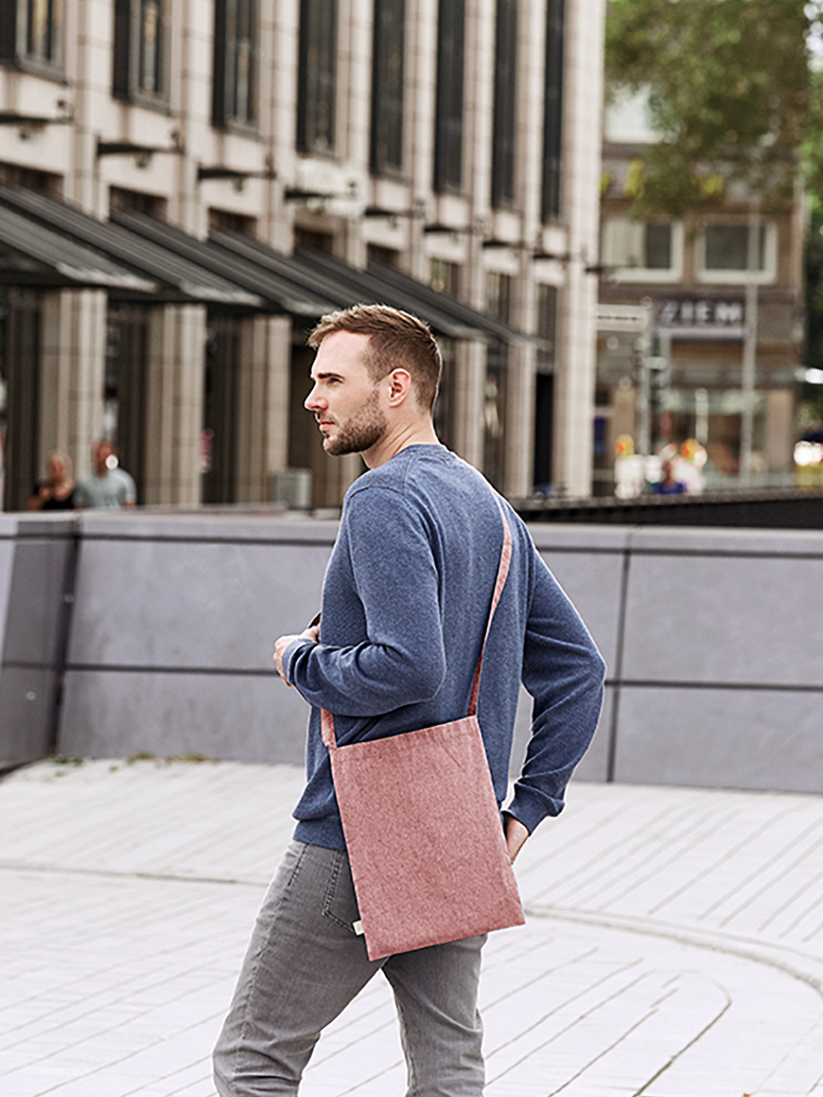 Tragetasche PLANET rot mit Model