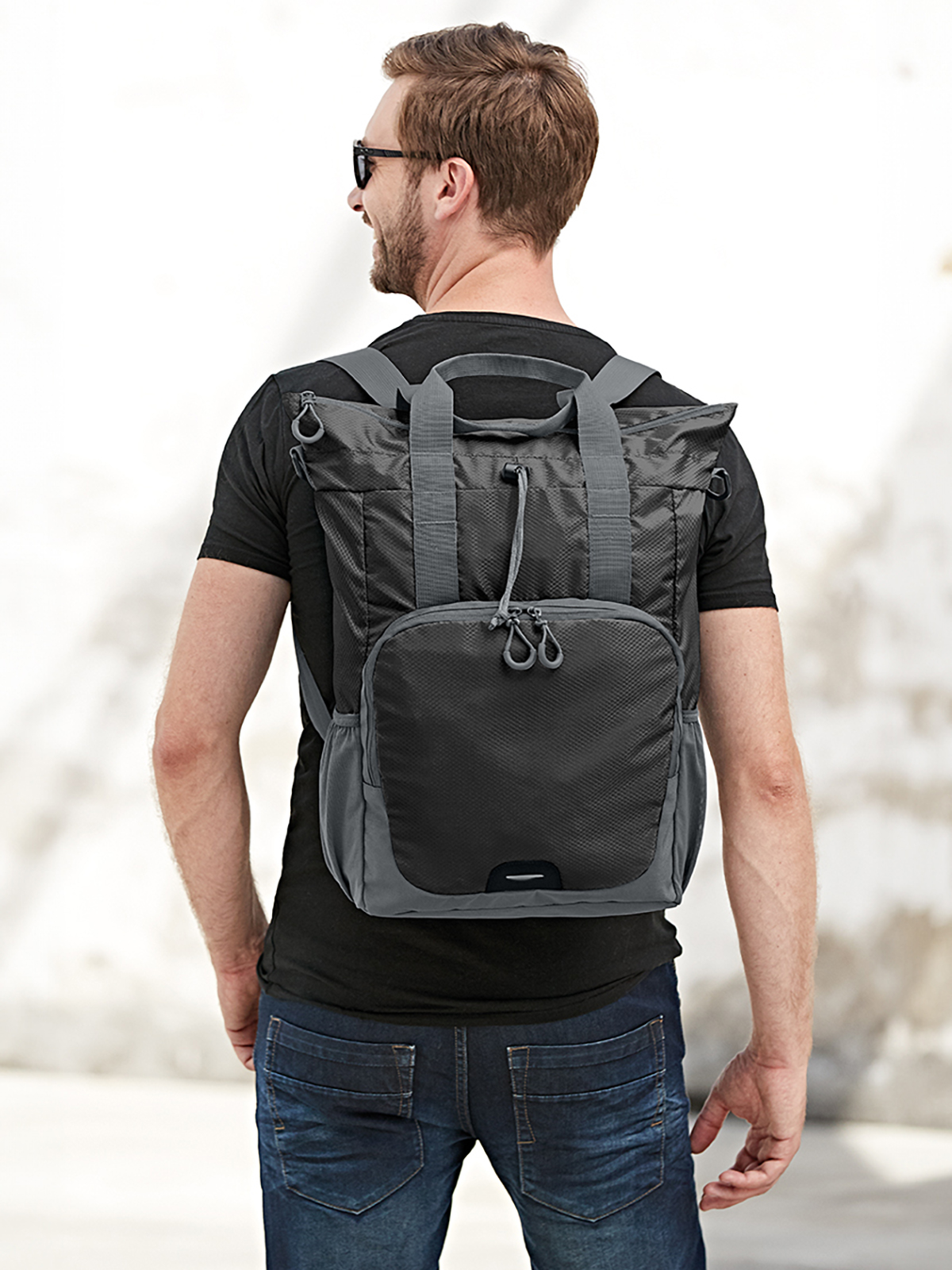 multi bag STEP black featuring a model