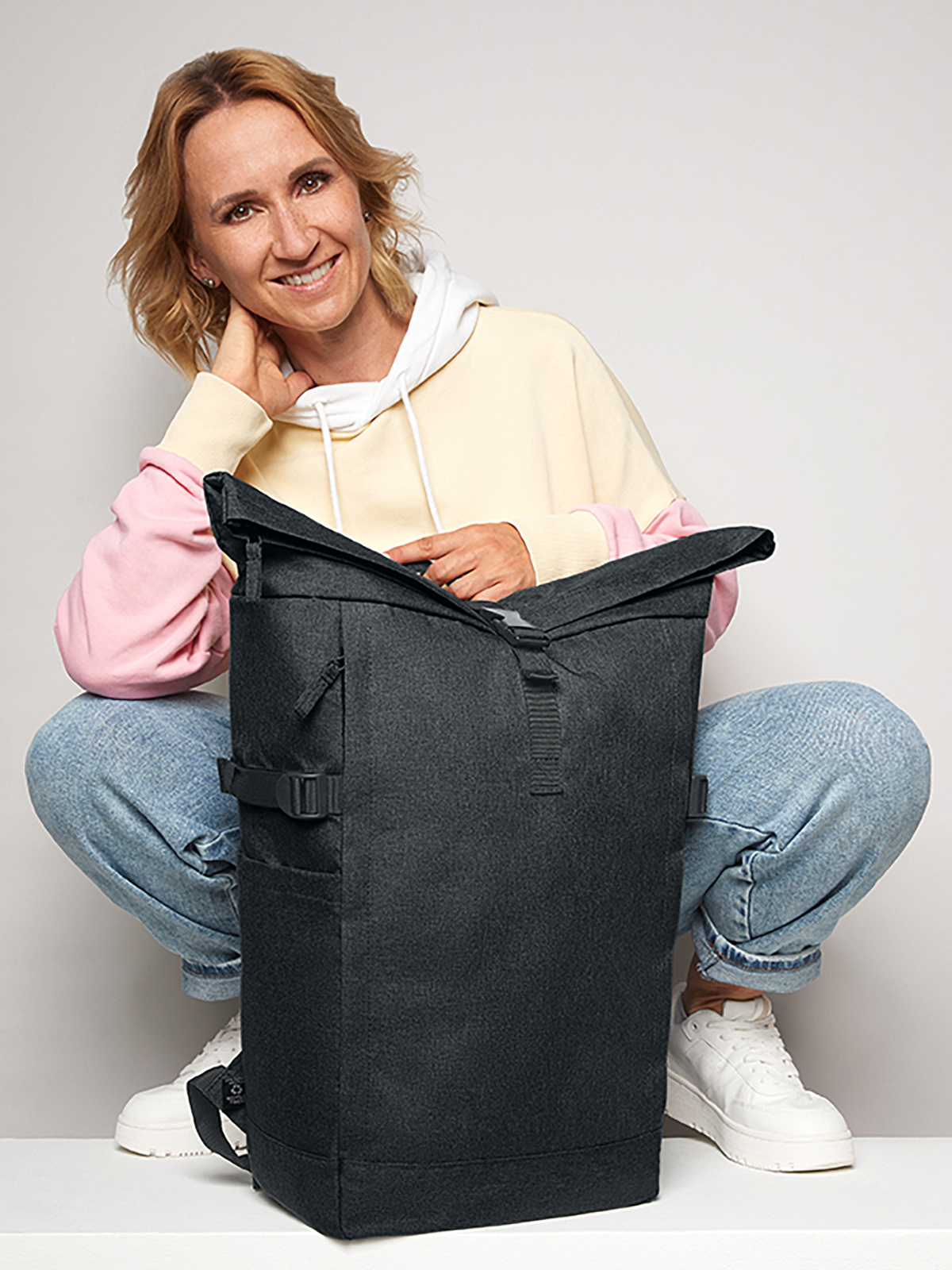 Notebook-Rucksack CIRCLE L schwarz-meliert mit Model