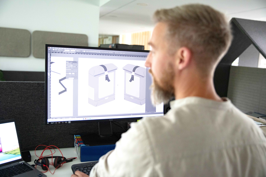 Digital product development with 3D design on screen for prototyping