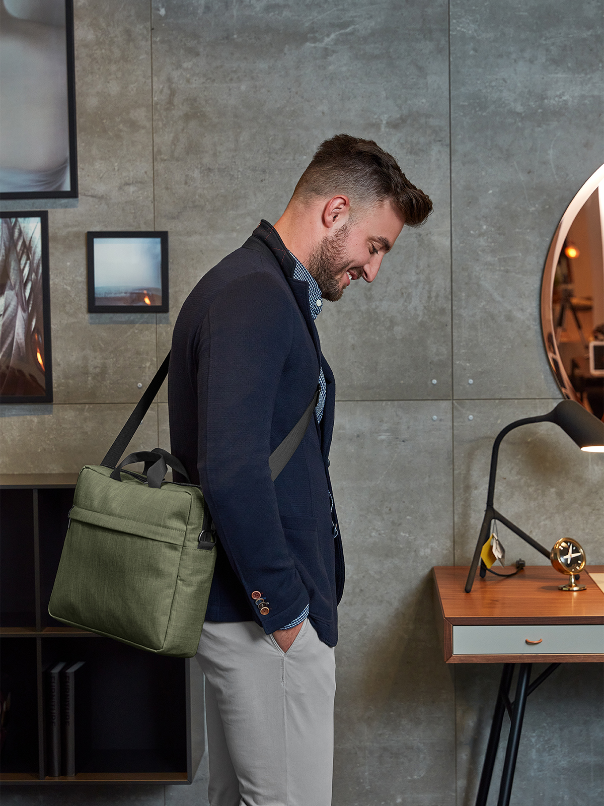 Notebook-Tasche EUROPE gruen-meliert mit Model